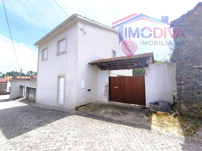 2 bedroom villa ready to move in with land in Castanheira de Pera