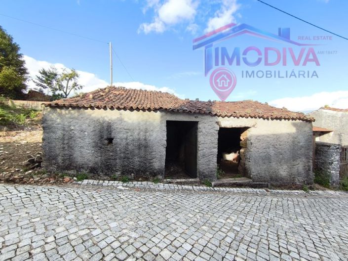 Culture land with storage houses in Castanheira de Pera