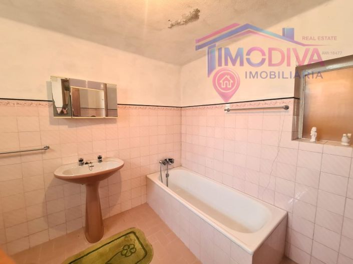 Image No.19-3 Bed House for sale