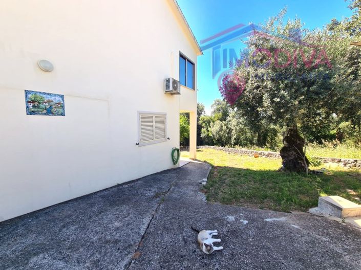 Image No.13-2 Bed House for sale