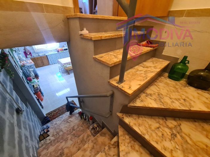 Image No.40-2 Bed House for sale