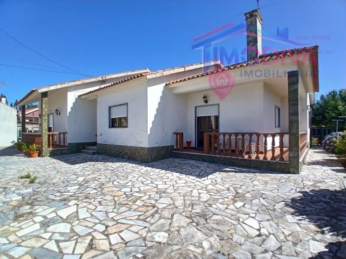Image No.2-Maison de 4 chambres à vendre à Figueiró dos Vinhos