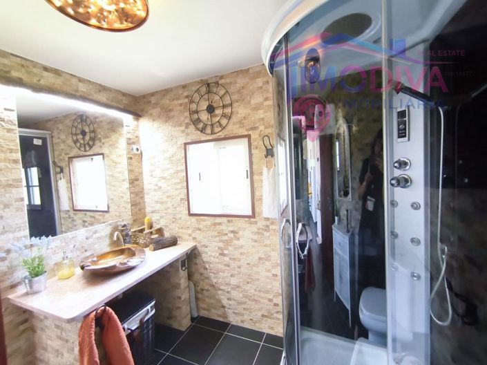 Image No.25-2 Bed House for sale