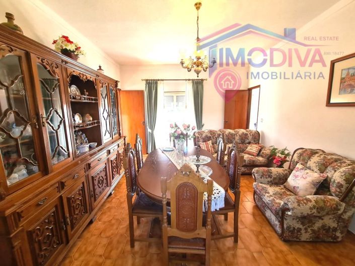 Image No.8-3 Bed House for sale