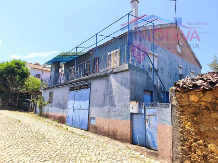 Detached 3 Bedroom House with Land and Garage in Bairradas, Figueiró dos Vinhos