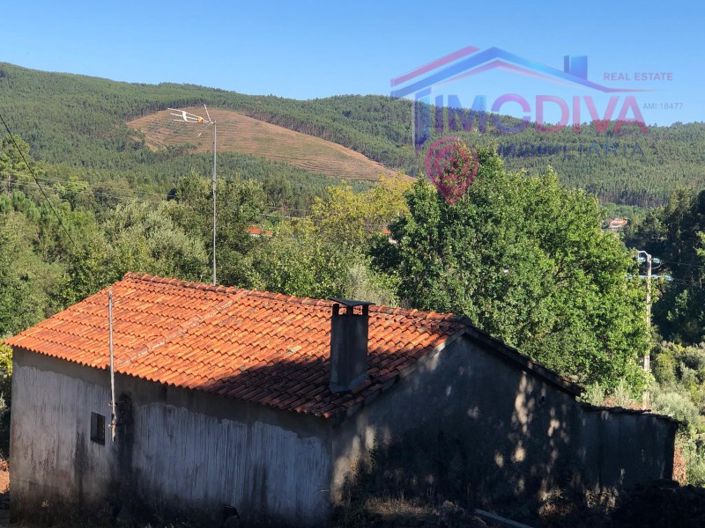 Country house with land in Castanheira de Pera