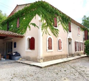 1 - Vaucluse, Property