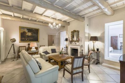 1 - Barbentane, House