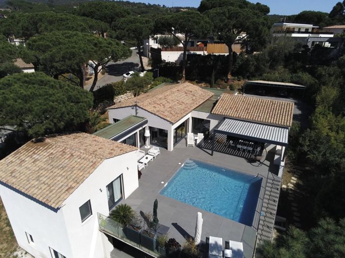 Image No.1-4 Bed House for sale