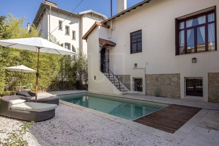 Image No.1-6 Bed House for sale
