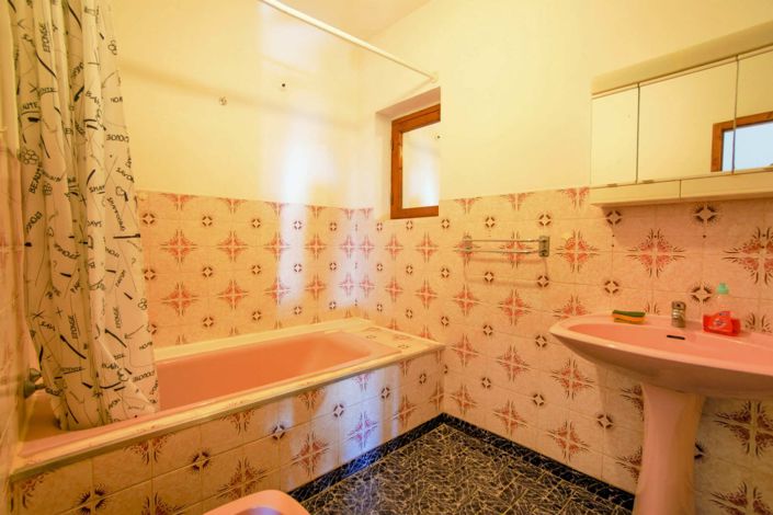 Image No.14-6 Bed House for sale