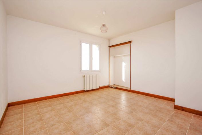 Image No.15-6 Bed House for sale