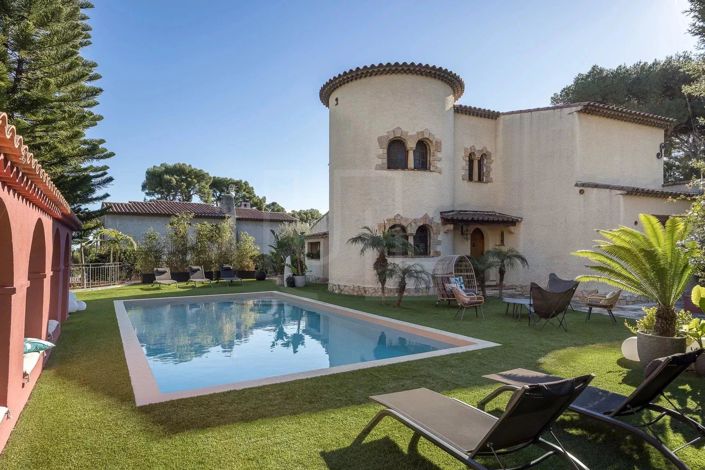 Image No.1-4 Bed House for sale