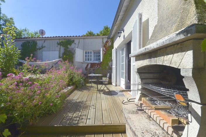 Image No.1-4 Bed House for sale