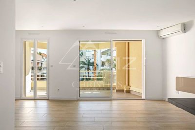 1 - Cannes, Apartment