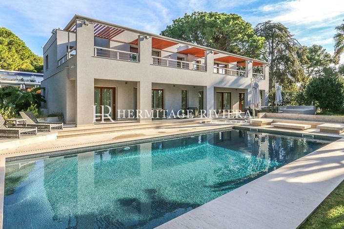 Image No.1-5 Bed Property for sale