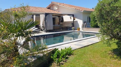 1 - Saint-Julien-en-Born, House