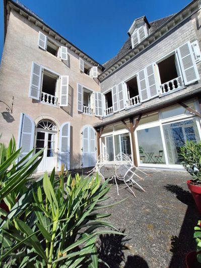 Image No.1-6 Bed Property for sale