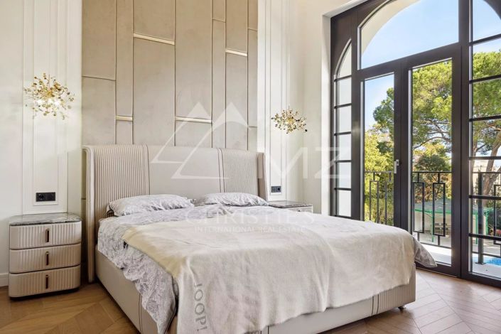 Image No.1-6 Bed House for sale