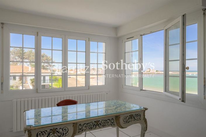 Image No.1-4 Bed House for sale