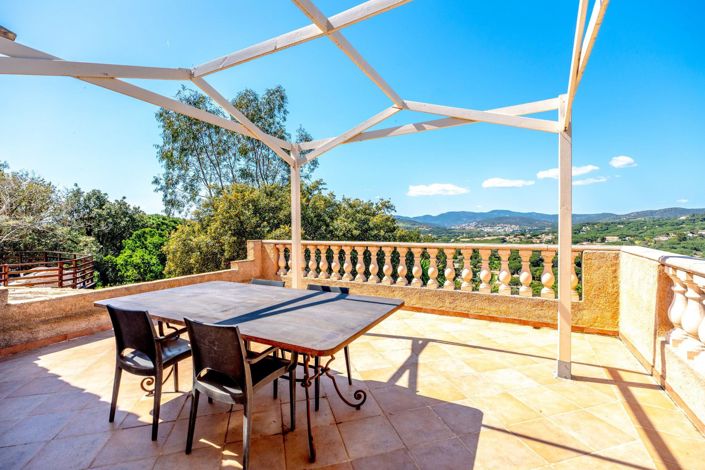 Image No.1-4 Bed House for sale