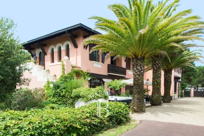 Image No.1-7 Bed House for sale