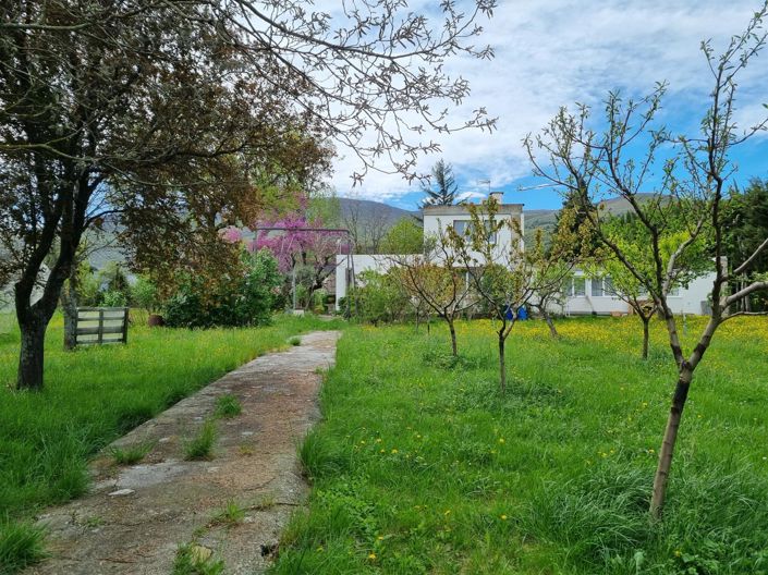 Image No.1-4 Bed House for sale