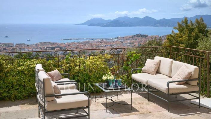 Image No.1-4 Bed House for sale