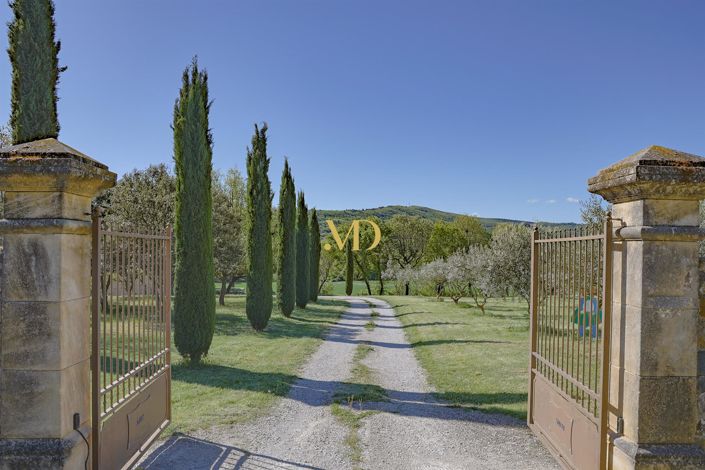 Image No.1-5 Bed House for sale