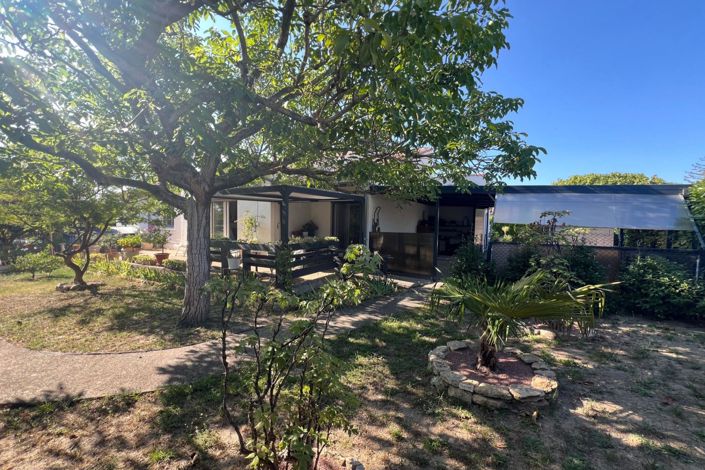 Image No.1-4 Bed House for sale