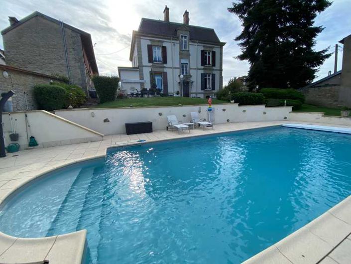 Image No.1-6 Bed Property for sale