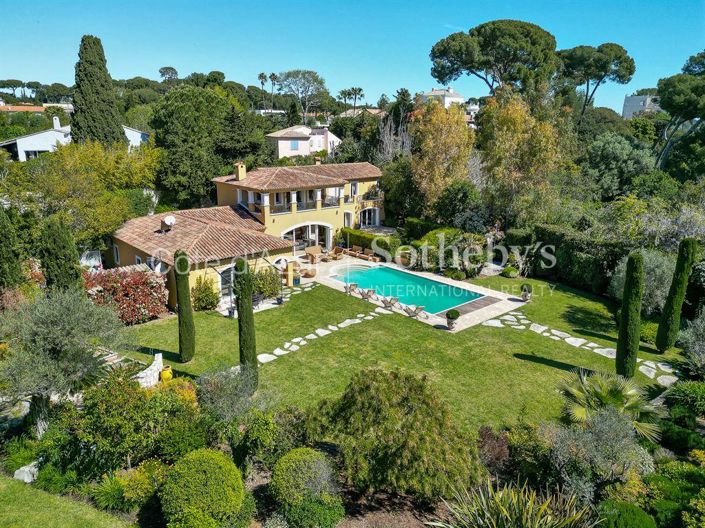 Image No.1-8 Bed Property for sale