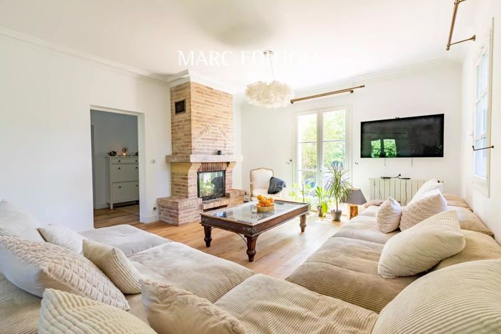 Image No.1-5 Bed House for sale
