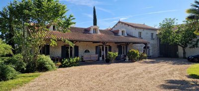 1 - Chinon, House