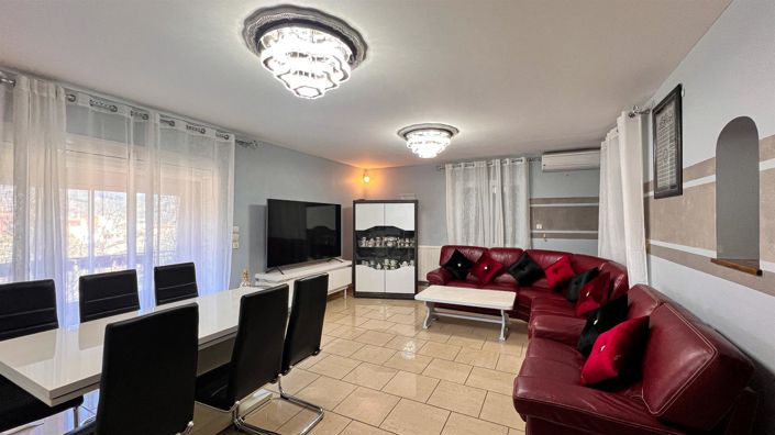 Image No.1-4 Bed House for sale