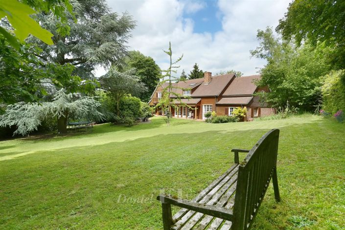 Image No.1-5 Bed House for sale