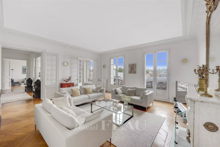 Image No.1-4 Bed Apartment for sale