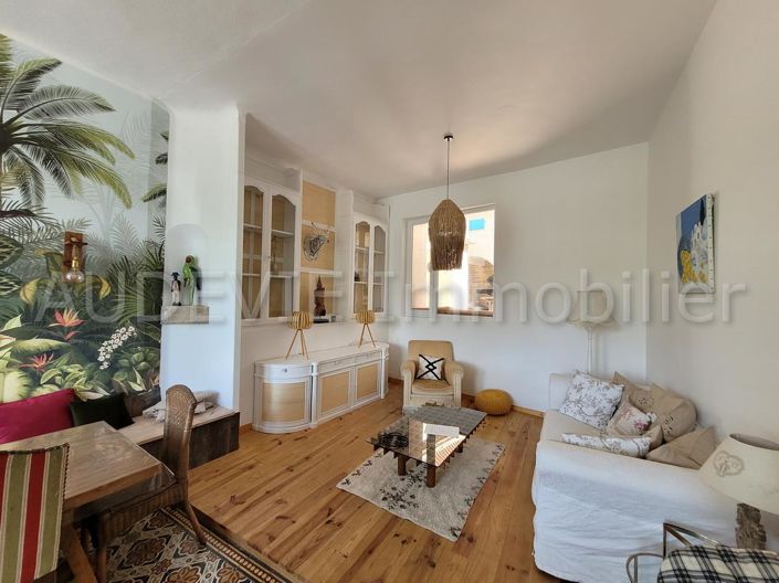Image No.1-4 Bed House for sale