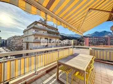 1 - Menton, Apartment
