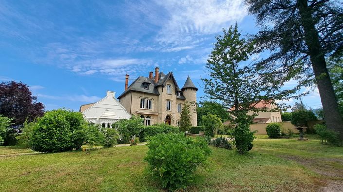 Image No.1-Propriété de 13 chambres à vendre à Thiers