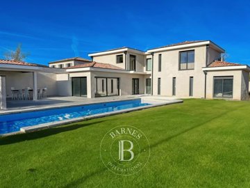 1 - Grimaud, House