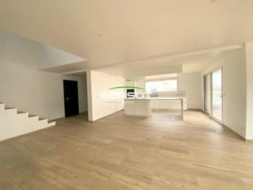 1 - Gilley, House