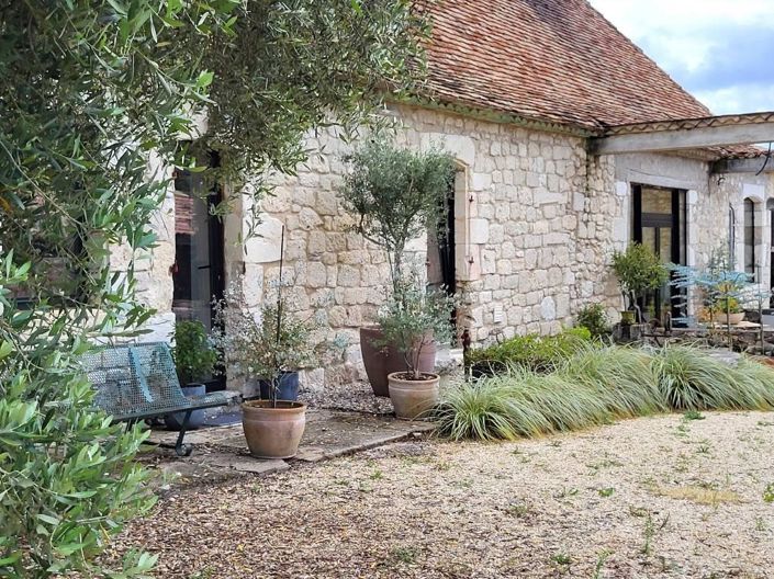 Image No.1-4 Bed House for sale