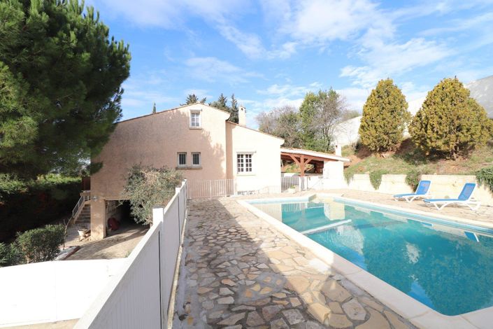 Image No.1-5 Bed Property for sale