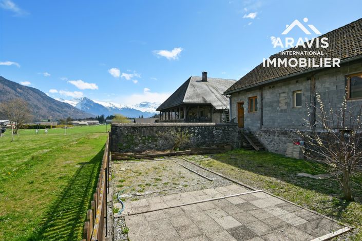 Image No.1-4 Bed House for sale