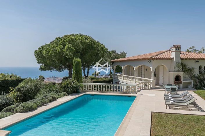 Image No.1-4 Bed House for sale