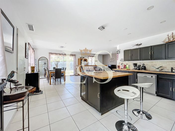 Image No.1-4 Bed House for sale