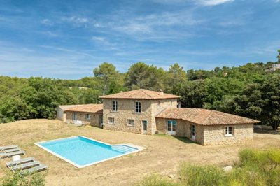 1 - Lorgues, Property