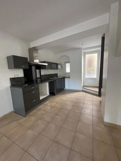 Image No.1-3 Bed House for sale