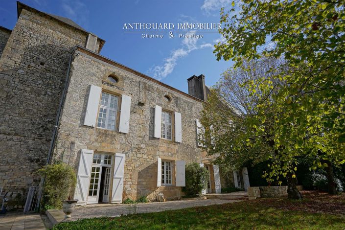 Image No.1-Propriété de 10 chambres à vendre à Hautefort